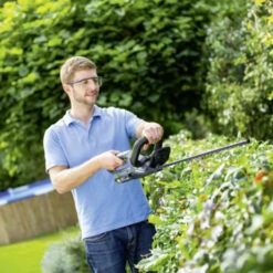 LUX 20V Heggenschaar + 2,0Ah Accu + Lader 19 LUX 20V Heggenschaar + 2,0Ah Accu + Lader -Makitar Winkel 123 2458