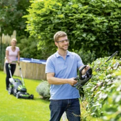 LUX 20V Heggenschaar + 2,0Ah Accu + Lader 21 LUX 20V Heggenschaar + 2,0Ah Accu + Lader -Makitar Winkel 123 2460