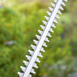 LUX 20V Heggenschaar + 2,0Ah Accu + Lader 25 LUX 20V Heggenschaar + 2,0Ah Accu + Lader -Makitar Winkel 123 2464