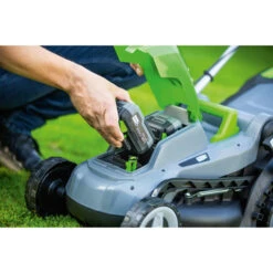 LUX 20V Accu Grasmaaier 33cm Incl. 2 Accu's 4,0Ah + Lader 14 LUX 20V Accu Grasmaaier 33cm Incl. 2 Accu's 4,0Ah + Lader -Makitar Winkel 123 2533