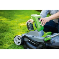 LUX 20V Accu Grasmaaier 33cm Incl. 2 Accu's 4,0Ah + Lader 18 LUX 20V Accu Grasmaaier 33cm Incl. 2 Accu's 4,0Ah + Lader -Makitar Winkel 123 2537