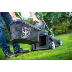 LUX 20V Accu Grasmaaier 33cm Incl. 2 Accu's 4,0Ah + Lader 19 LUX 20V Accu Grasmaaier 33cm Incl. 2 Accu's 4,0Ah + Lader -Makitar Winkel 123 2538